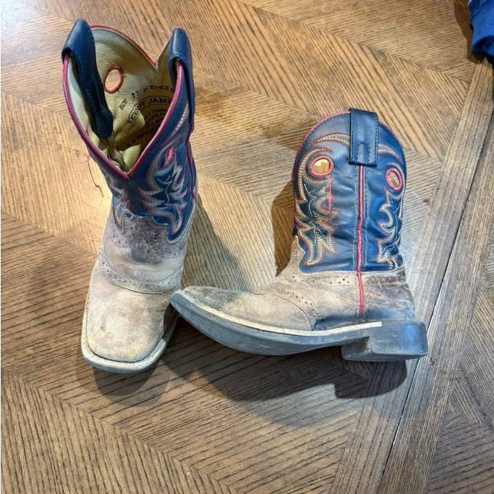 Boys size 11 boots